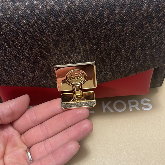 MICHAEL KORS Lita New w/Tags Orig Pkg Crossbody Bag & Magnetic Gift StorageBox - Picture 4 of 16